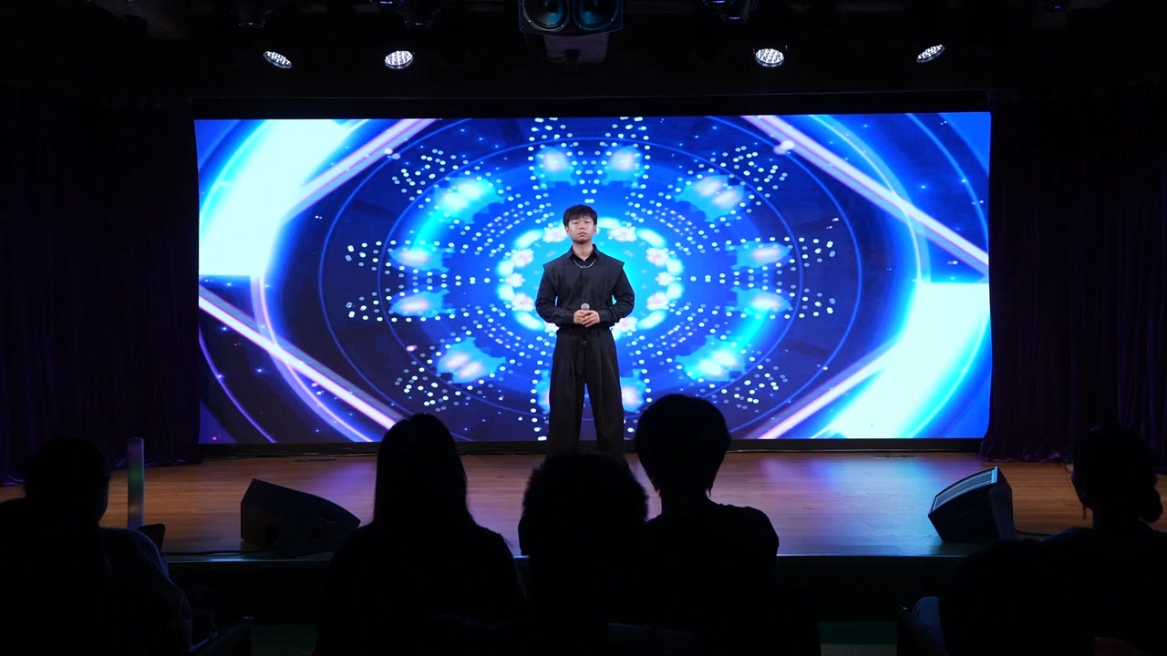 男生獨唱表演——浮夸